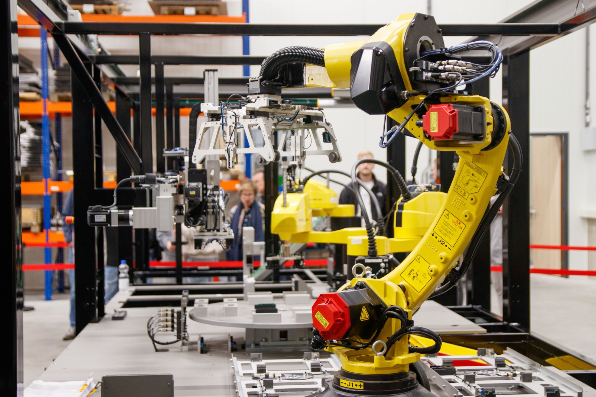 Robot industriel sur une ligne de production
